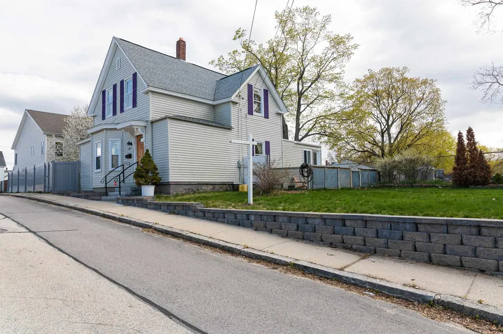 15 Badger Street Nashua NH 03060