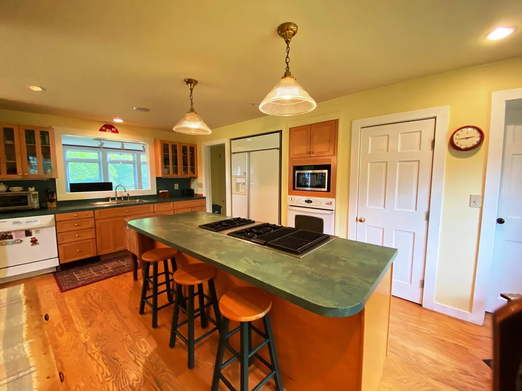 194 Drinkwater Road Kensington NH 03833