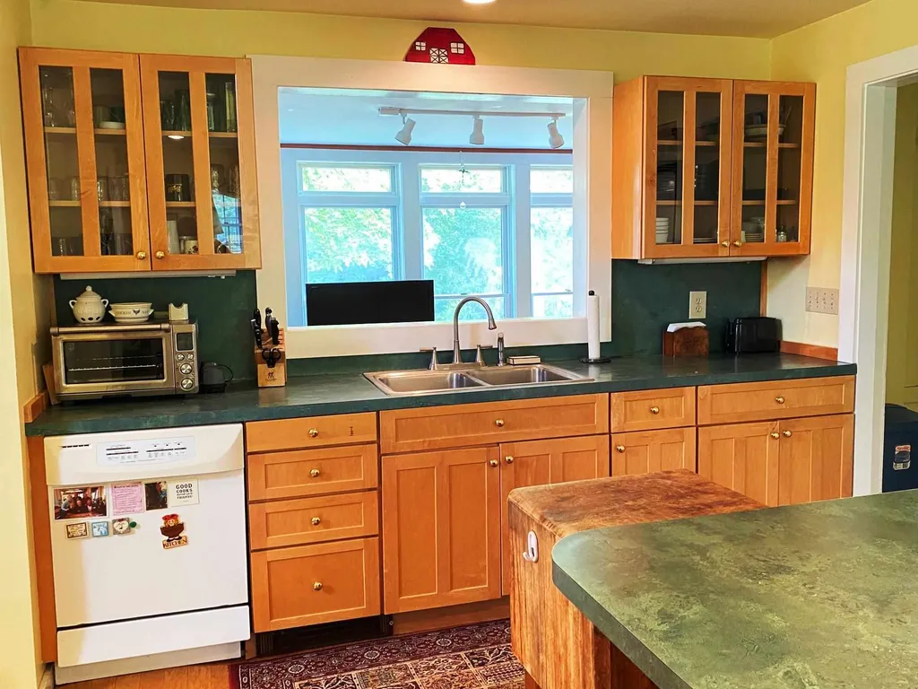 194 Drinkwater Road Kensington NH 03833