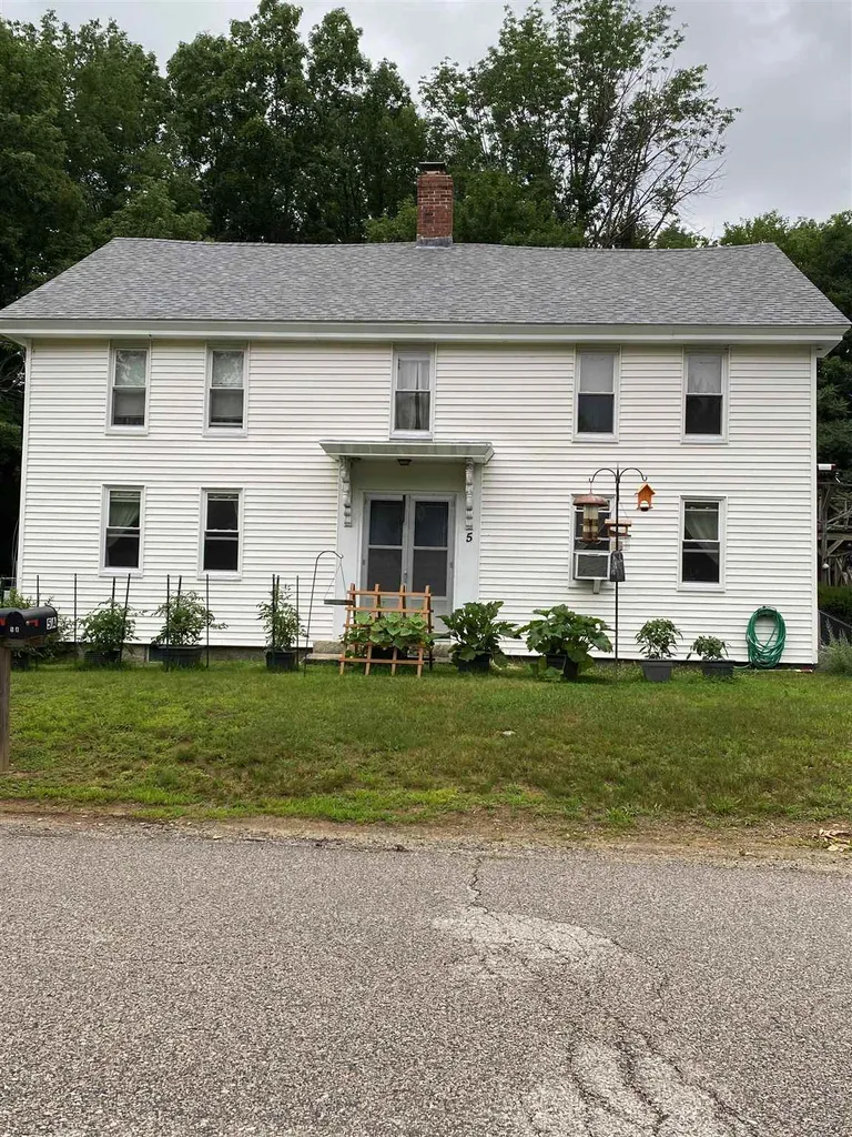 5 Kingston Road Danville NH 03819