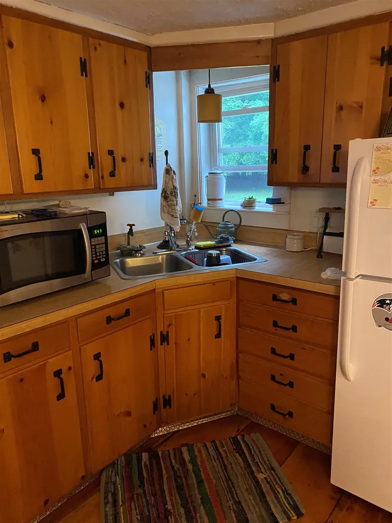 5 Kingston Road Danville NH 03819