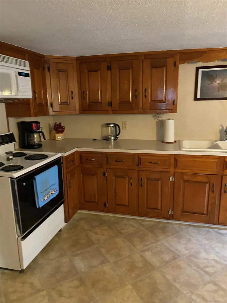 5 Kingston Road Danville NH 03819