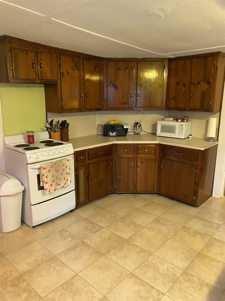 5 Kingston Road Danville NH 03819