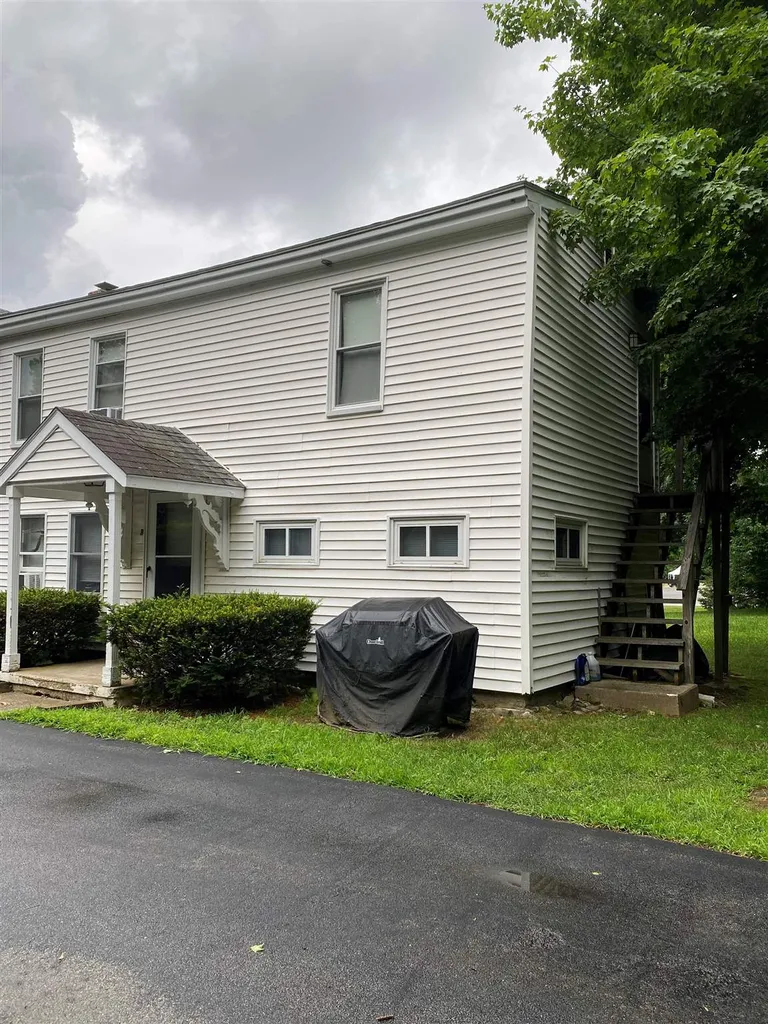 5 Kingston Road Danville NH 03819