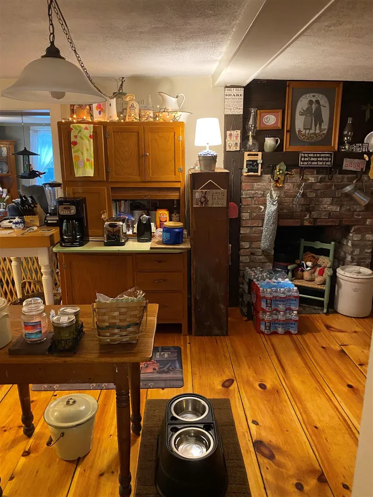 5 Kingston Road Danville NH 03819