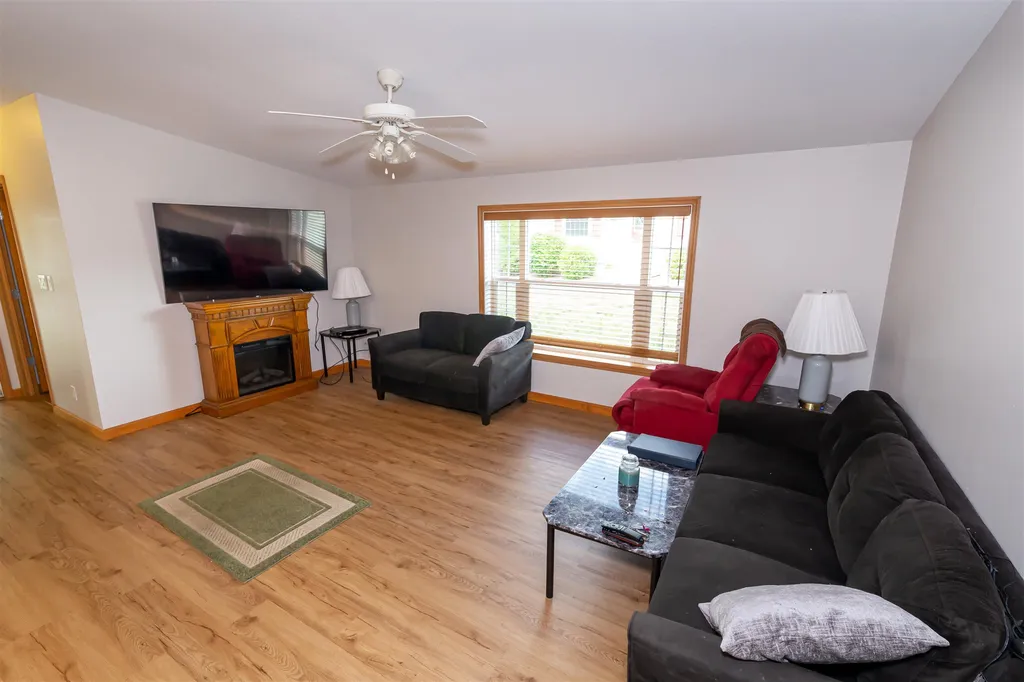 187 Victorian Way Manchester NH 03104