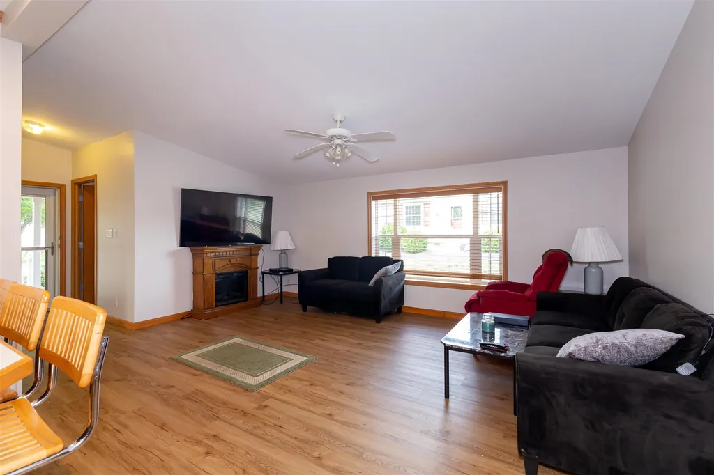 187 Victorian Way Manchester NH 03104