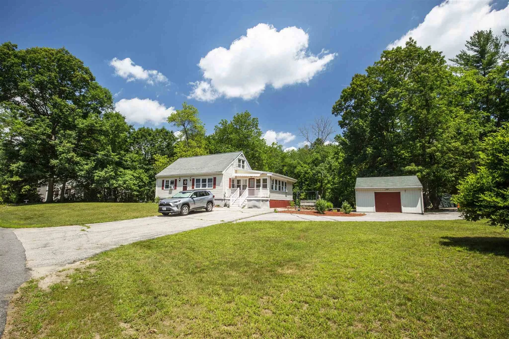 33 Leonard Drive Pelham NH 03076