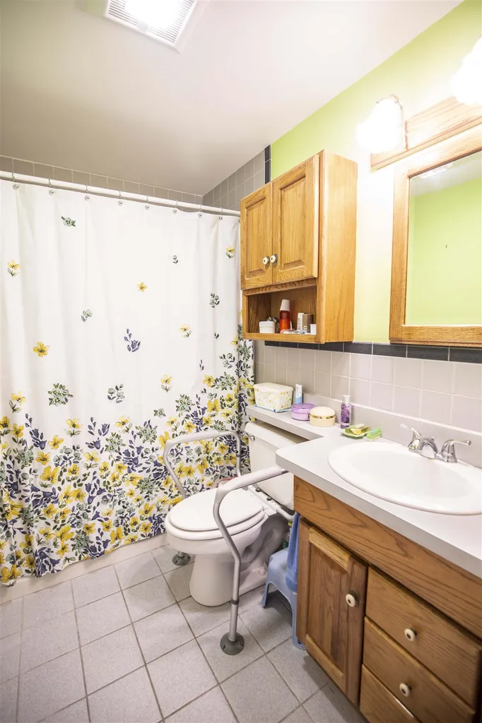 33 Leonard Drive Pelham NH 03076