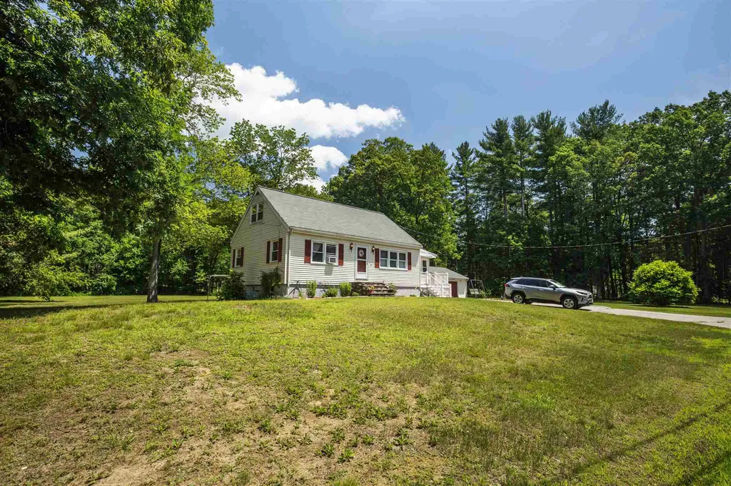 33 Leonard Drive Pelham NH 03076