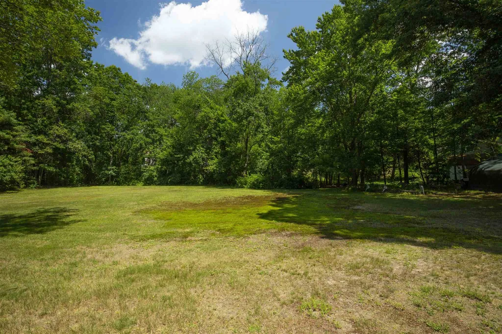 33 Leonard Drive Pelham NH 03076