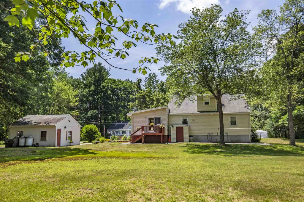 33 Leonard Drive Pelham NH 03076