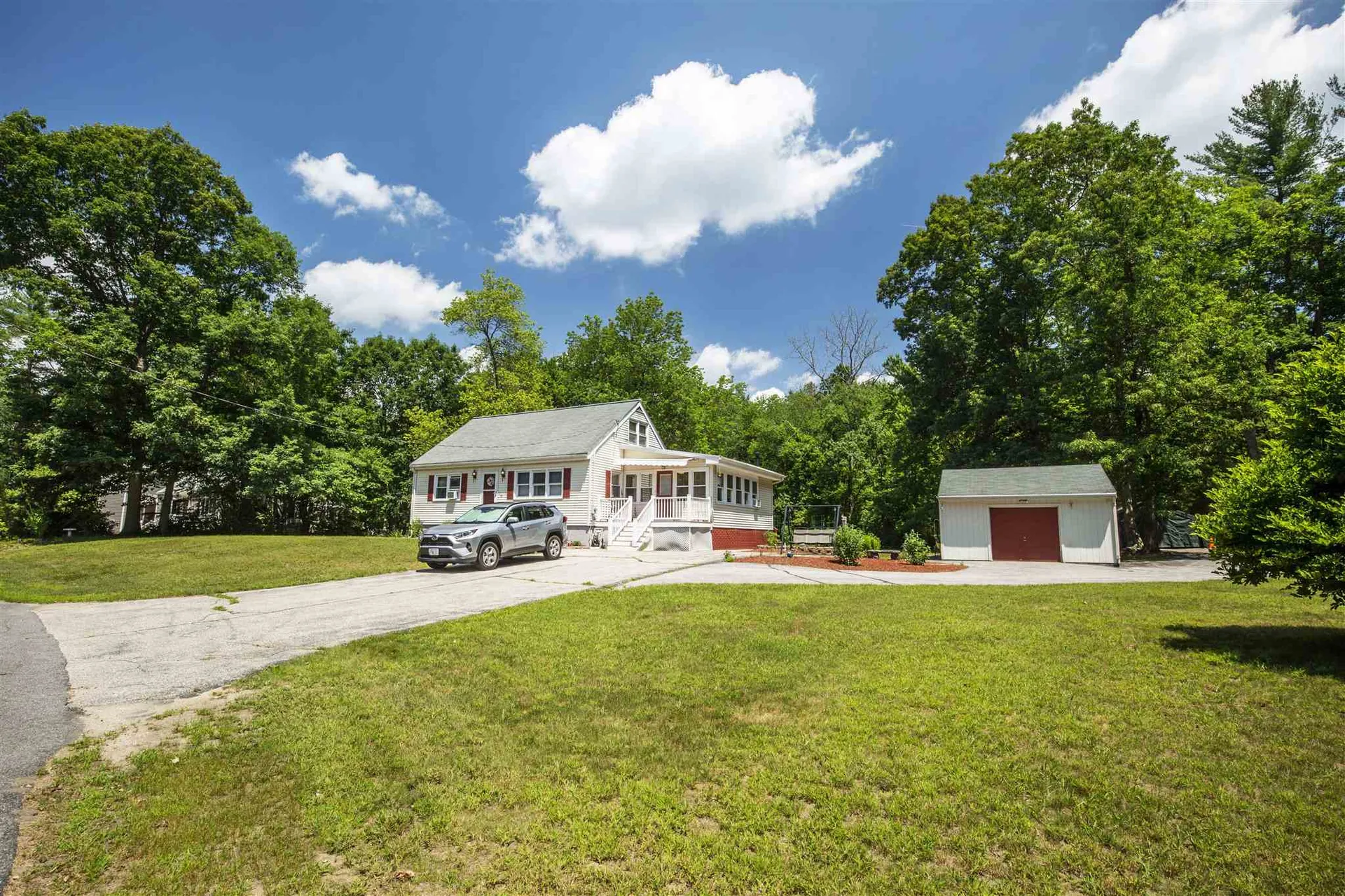 33 Leonard Drive Pelham NH 03076