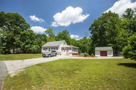 33 Leonard Drive Pelham NH 03076
