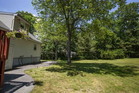 33 Leonard Drive Pelham NH 03076