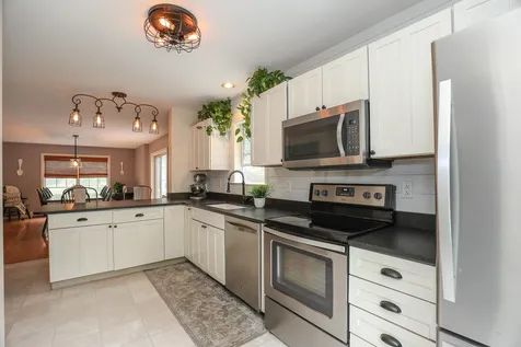 28 Whitneys Way Newbury NH 03255