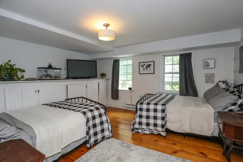 28 Whitneys Way Newbury NH 03255