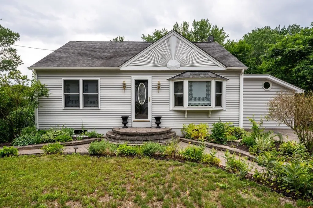 15 Chamberlain Street Rochester NH 03867