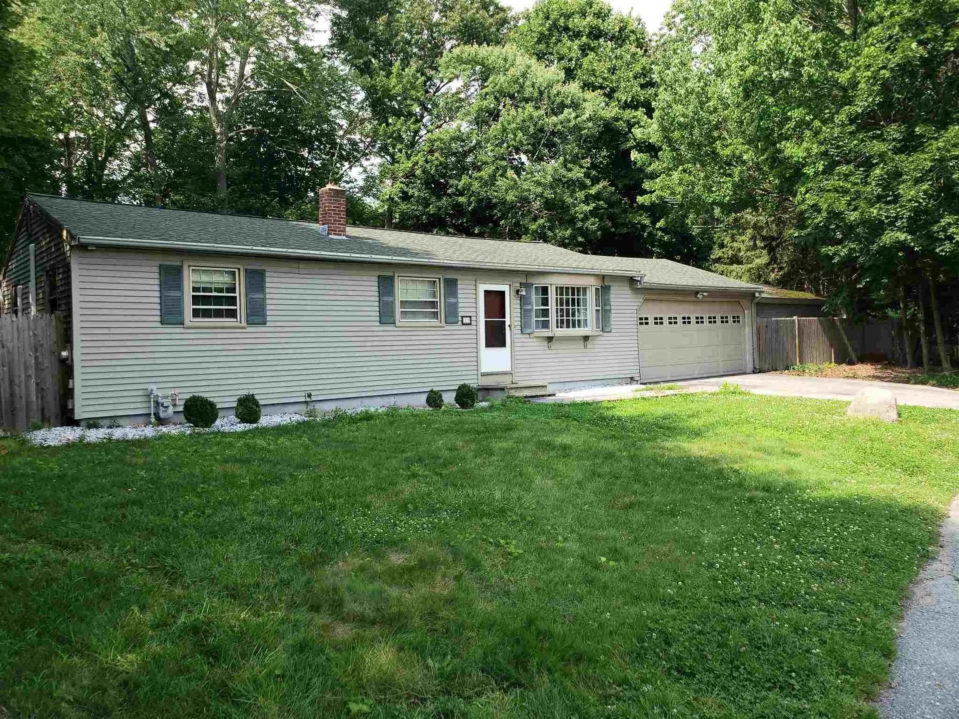 11 Seminole Drive Nashua NH 03063