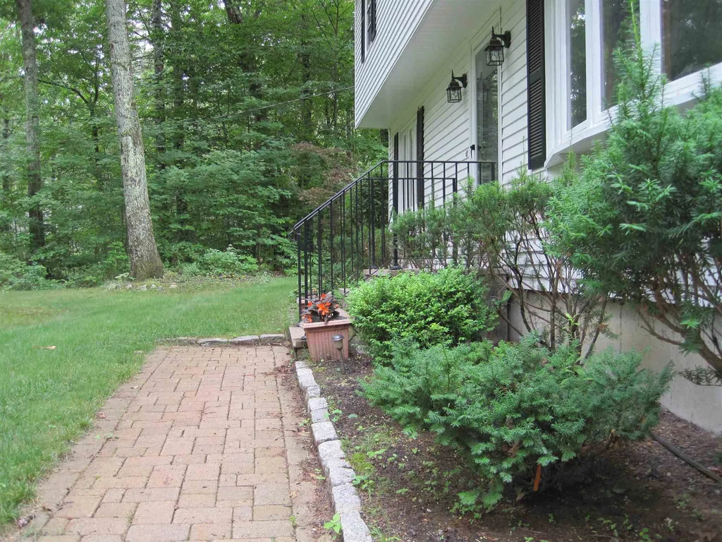 11 Granger Drive Lee NH 03861