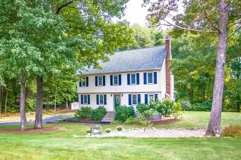 13 Grapevine Circle Londonderry NH 03053