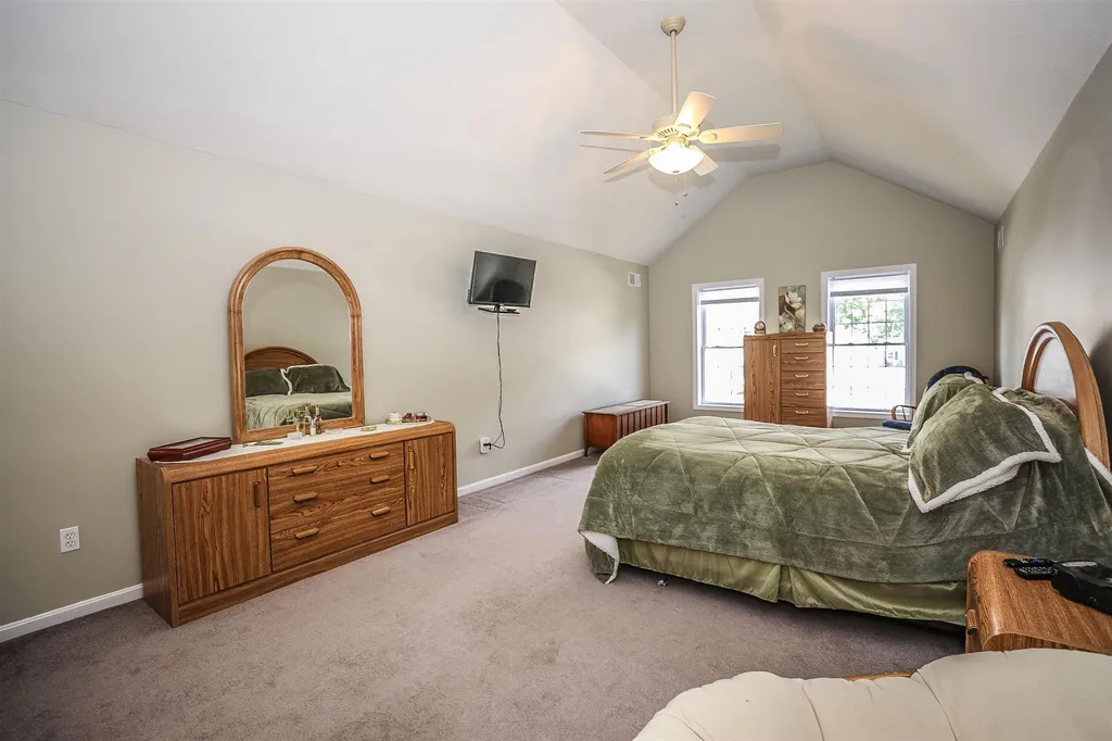 14 Lennox Street Hooksett NH 03106