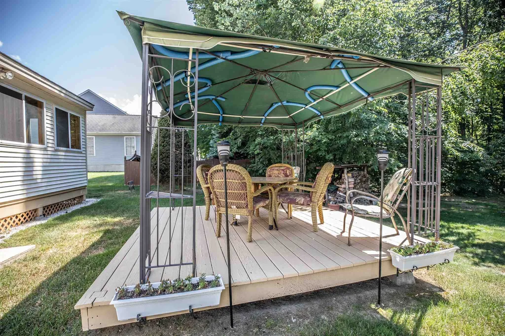14 Lennox Street Hooksett NH 03106