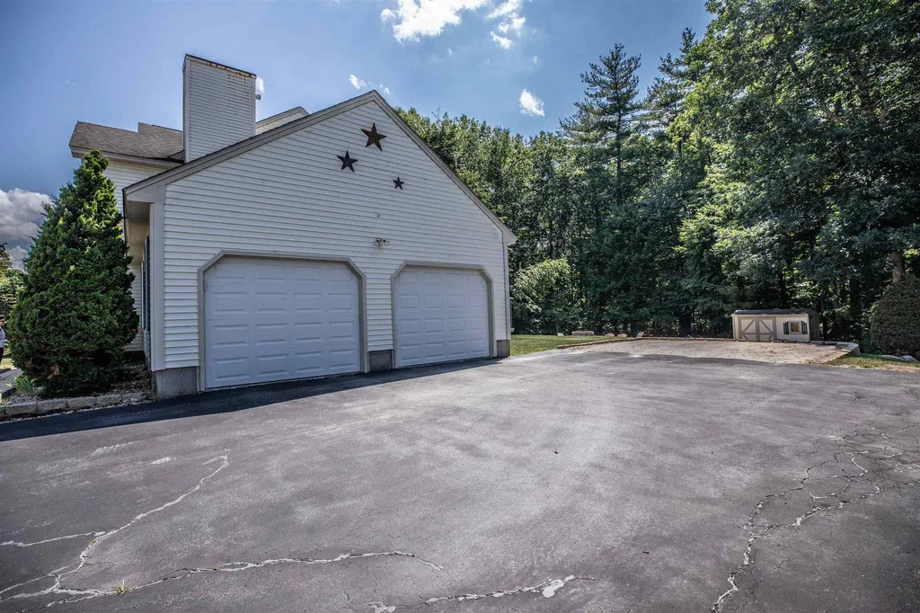 14 Lennox Street Hooksett NH 03106