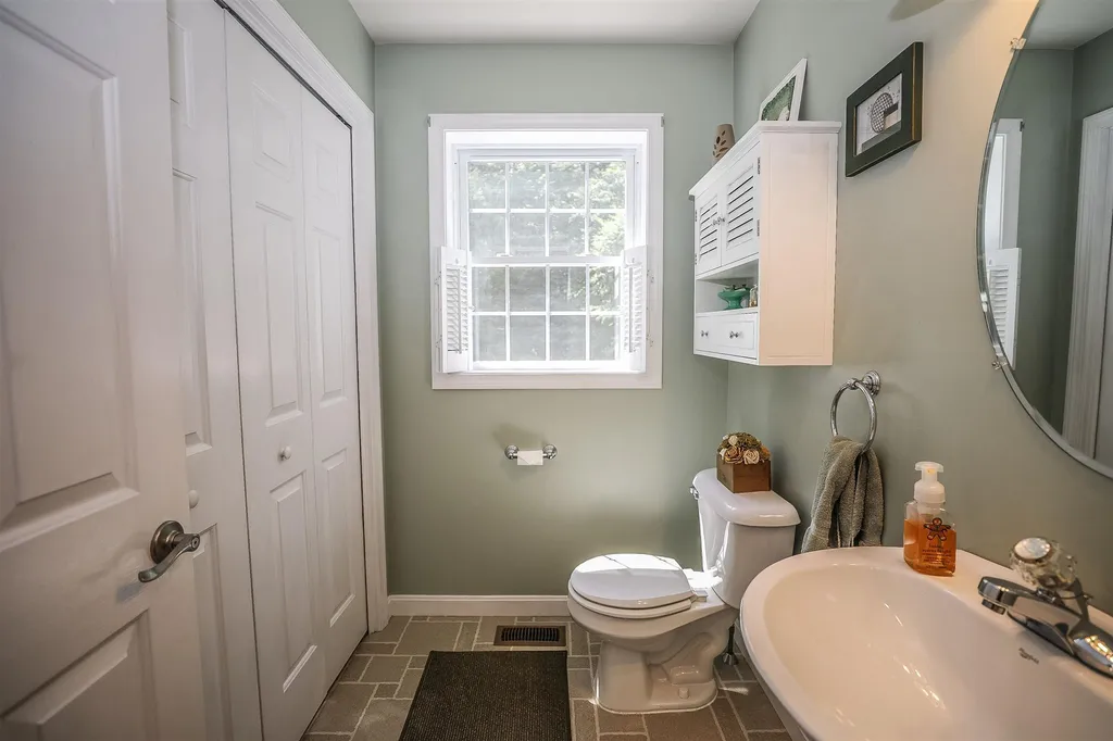 14 Lennox Street Hooksett NH 03106