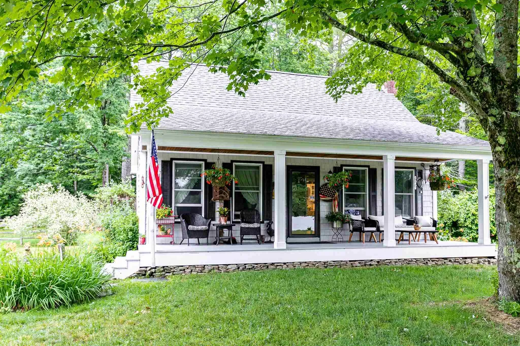 70 Crabapple Lane Hyde Park VT 05655