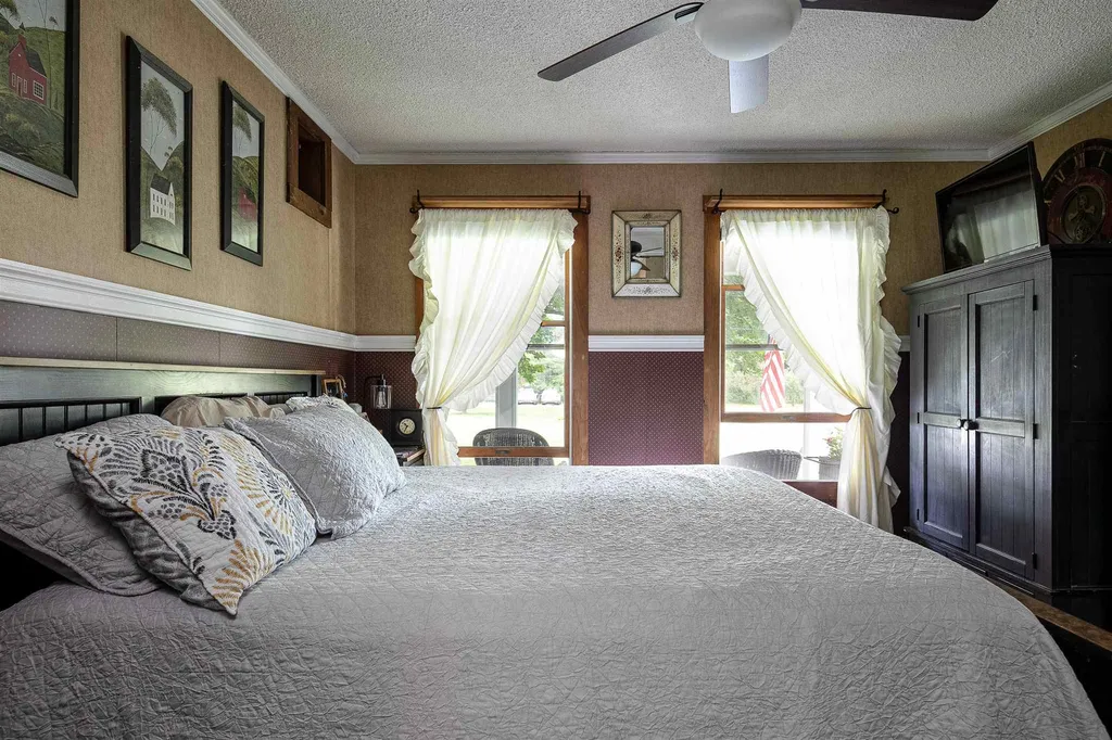 70 Crabapple Lane Hyde Park VT 05655