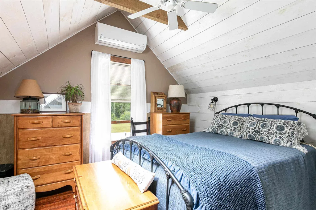 70 Crabapple Lane Hyde Park VT 05655