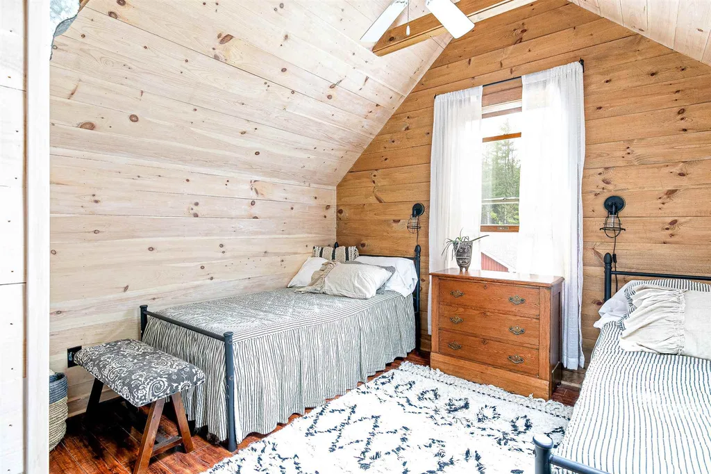 70 Crabapple Lane Hyde Park VT 05655