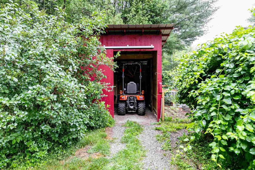70 Crabapple Lane Hyde Park VT 05655