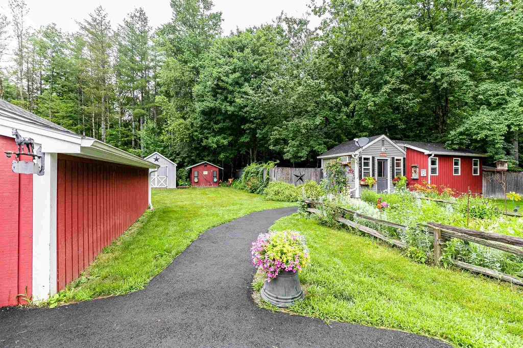 70 Crabapple Lane Hyde Park VT 05655