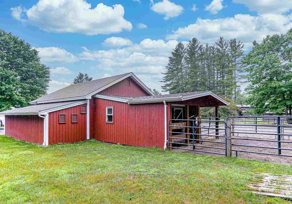70 Crabapple Lane Hyde Park VT 05655