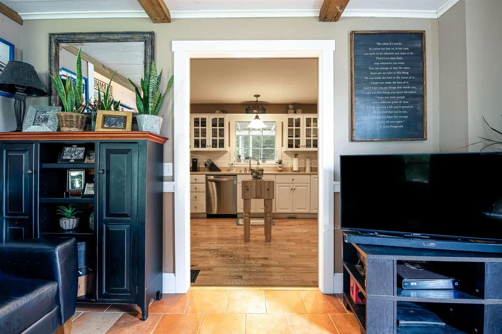 70 Crabapple Lane Hyde Park VT 05655