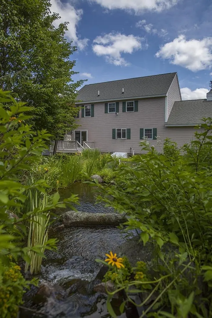3 Macintosh Drive Londonderry NH 03053