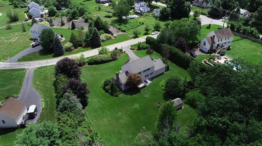 3 Macintosh Drive Londonderry NH 03053