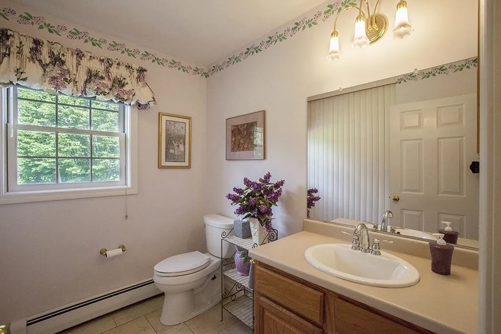 3 Macintosh Drive Londonderry NH 03053