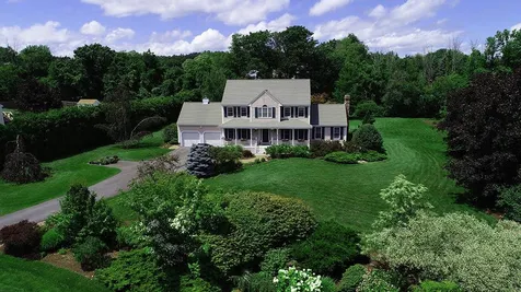 3 Macintosh Drive Londonderry NH 03053
