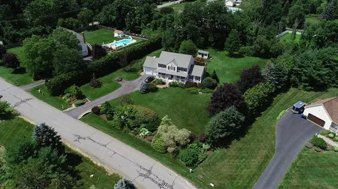 3 Macintosh Drive Londonderry NH 03053