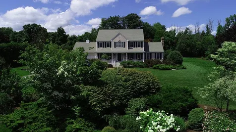 3 Macintosh Drive Londonderry NH 03053