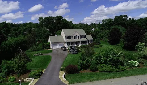 3 Macintosh Drive Londonderry NH 03053
