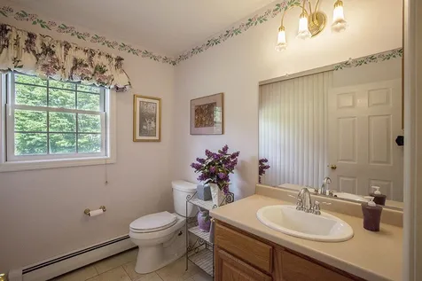 3 Macintosh Drive Londonderry NH 03053