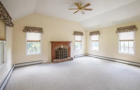 3 Macintosh Drive Londonderry NH 03053