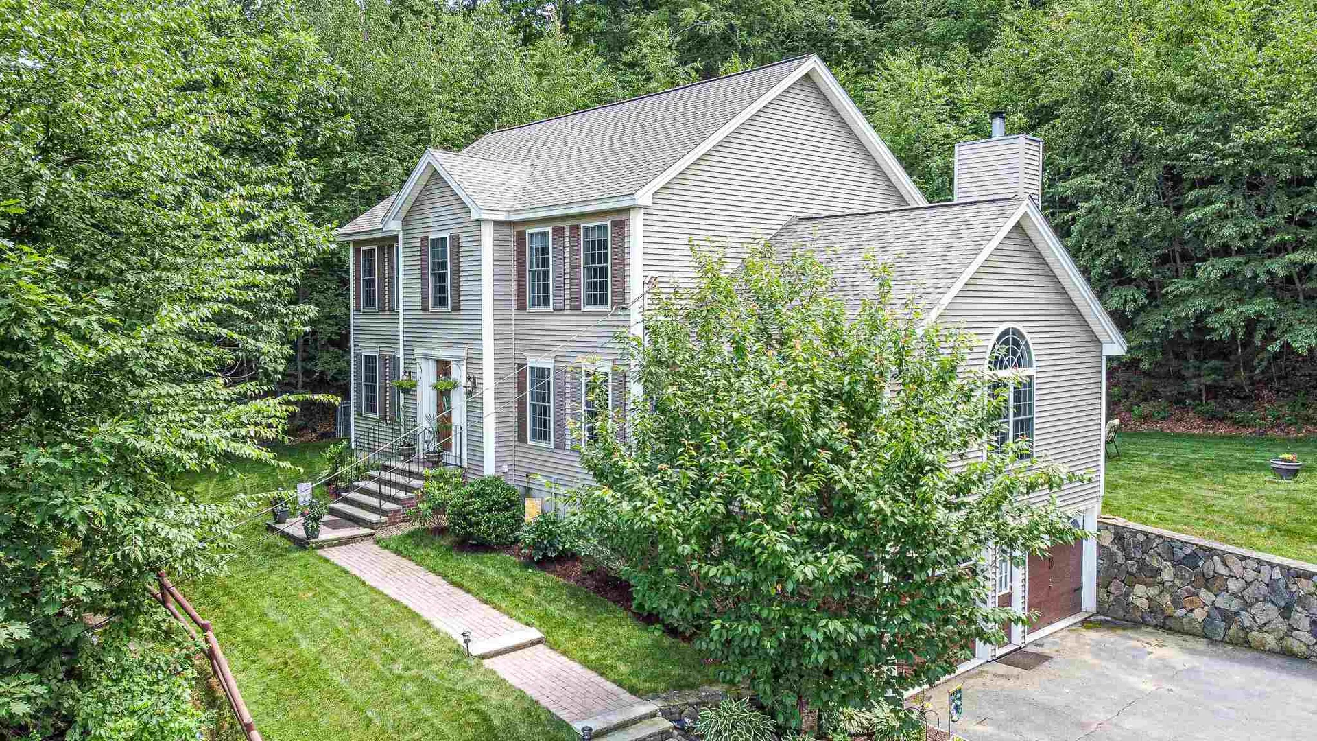 12 Hitching Post Lane Salem NH 03079