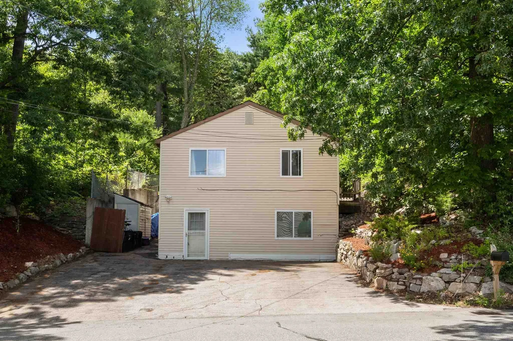 786 Mammoth Road Manchester NH 03104