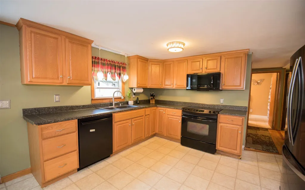 12 Riverside Drive Fremont NH 03044
