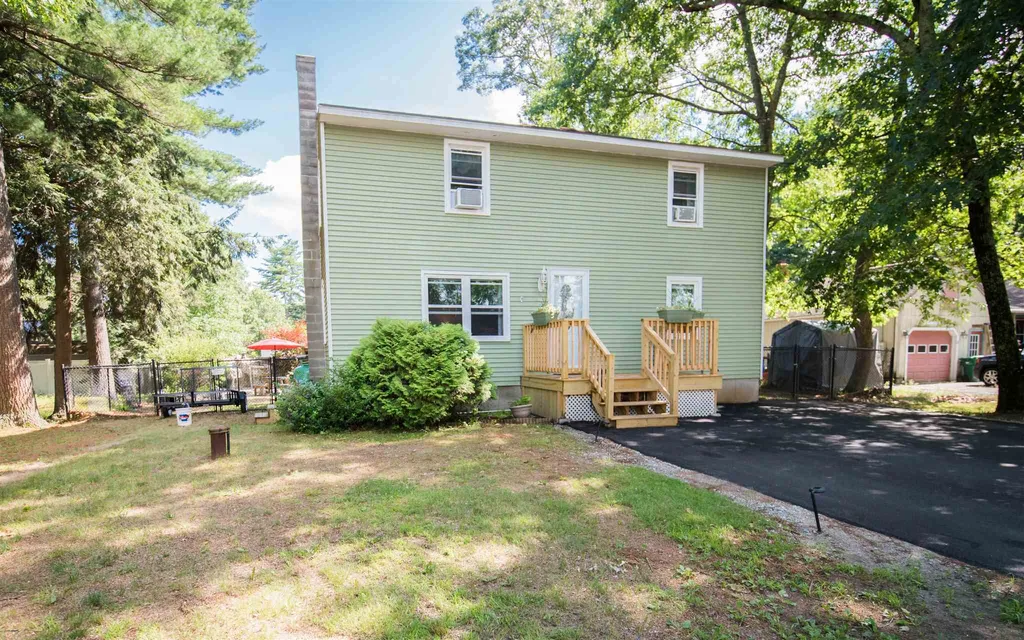 12 Riverside Drive Fremont NH 03044